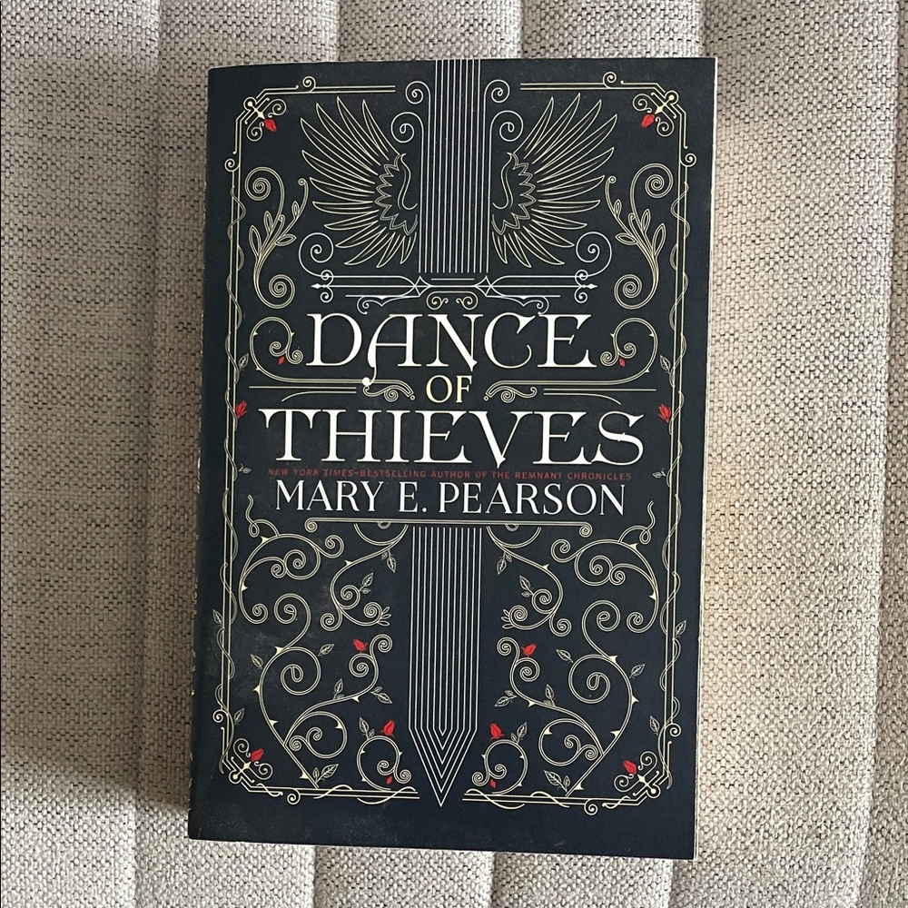 Dance of Thieves by Mary E. Pearson - Black Cover Edition